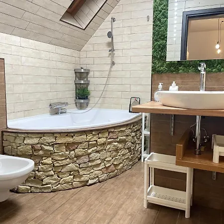 Penthouse Apartman Privat Jakuzzival Smeraldo Villa 4* Siófok
