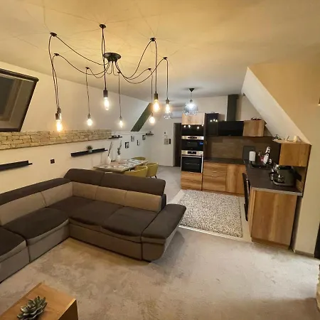 Penthouse Privat Jakuzzival Smeraldo Siófok