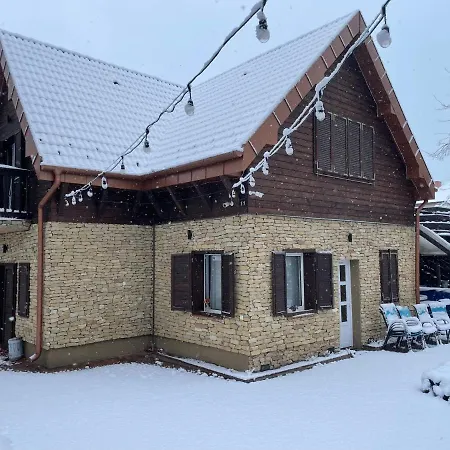 Penthouse Apartman Privat Jakuzzival Smeraldo Villa Gasthof Siófok