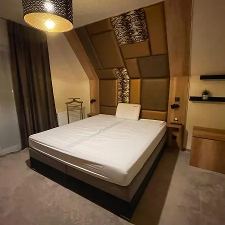 Penthouse Privát Jakuzzival Smeraldo Siófok
