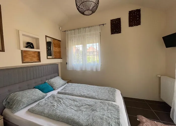 Penthouse Privat Jakuzzival Smeraldo ゲストハウス シオーフォク